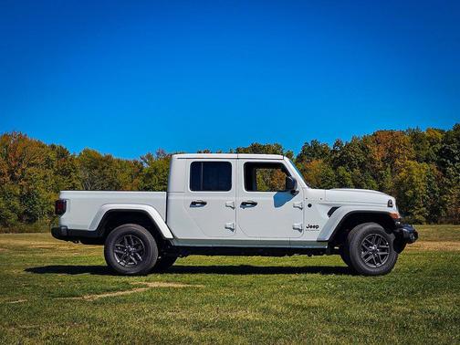 2025 Jeep Gladiator Sport S