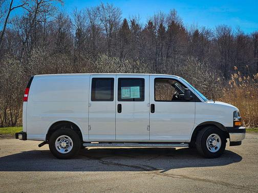2024 Chevrolet Express 2500 RWD 2500 Regular Wheelbase WT