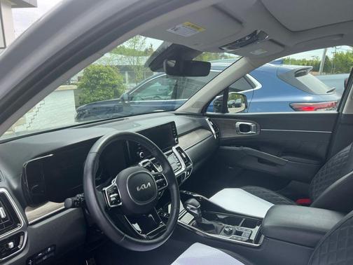 Wolf Gray 2023 Kia Sorento SX