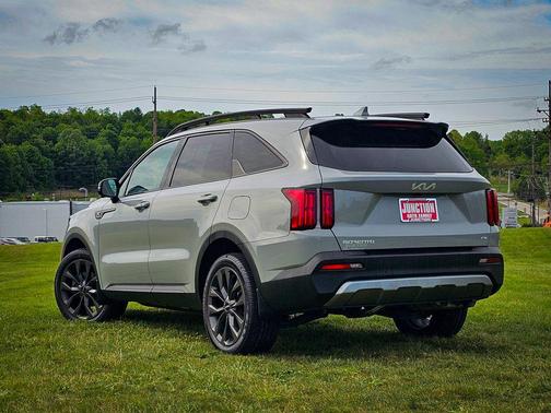 Wolf Gray 2023 Kia Sorento SX