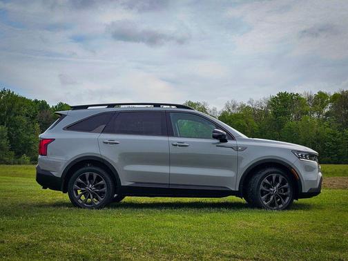 Wolf Gray 2023 Kia Sorento SX