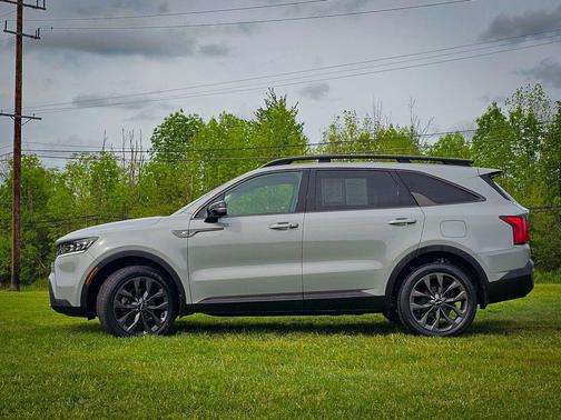 Wolf Gray 2023 Kia Sorento SX