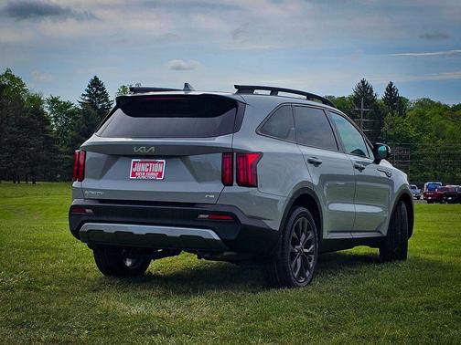 Wolf Gray 2023 Kia Sorento SX