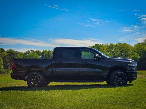Diamond Black Crystal Pearlcoat 2026 RAM 1500 Express