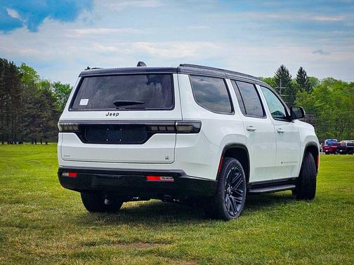 Bright White Clearcoat 2026 Jeep Grand Wagoneer 4x4