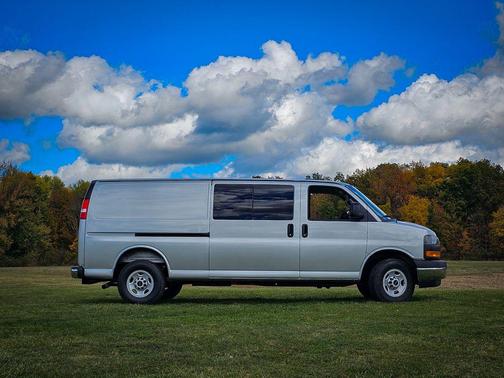 2025 GMC Savana 2500 RWD 3500 Extended Wheelbase Work Van