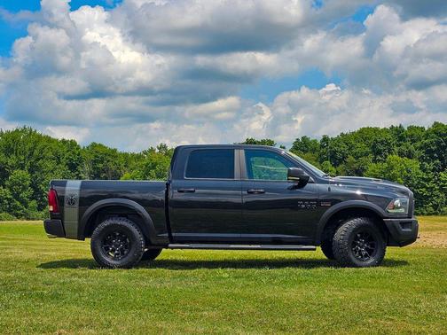 Brilliant Black Crystal Pearlcoat 2018 RAM 1500 Rebel