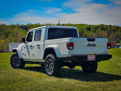 Bright White Clearcoat 2026 Jeep Gladiator Sahara 4x4