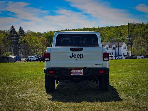 Bright White Clearcoat 2026 Jeep Gladiator Sahara 4x4