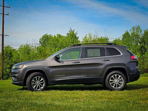 Granite Crystal Metallic Clearcoat 2022 Jeep Cherokee Latitude Lux