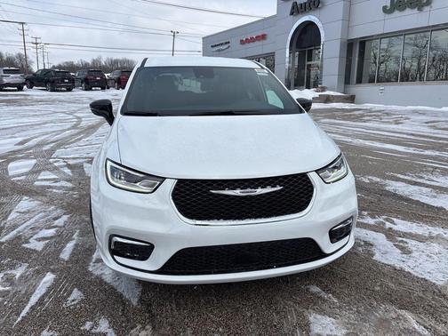 2026 Chrysler Pacifica L