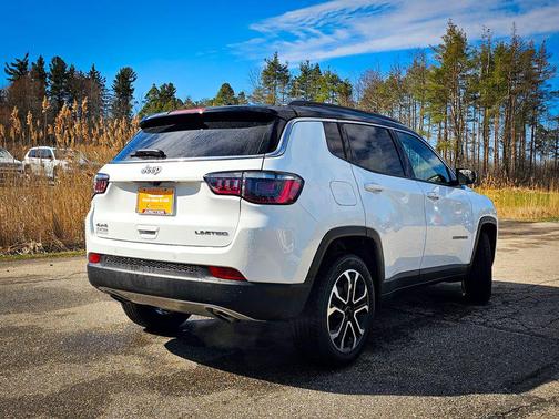 Bright White Clearcoat 2023 Jeep Compass Limited