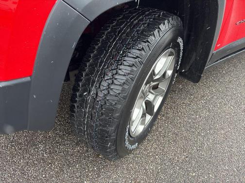Firecracker Red Clearcoat 2019 Jeep Cherokee Trailhawk