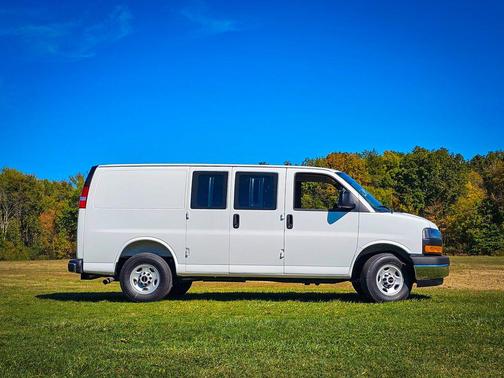 2025 GMC Savana 2500 Work Van