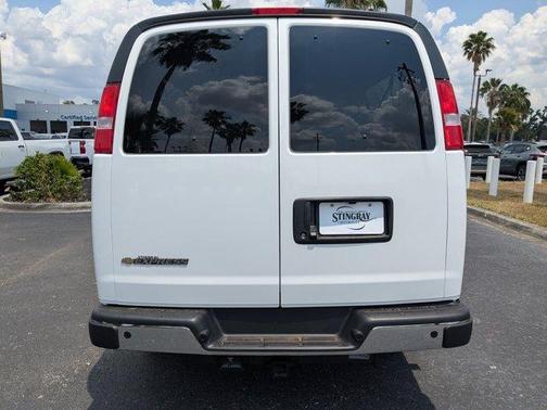2025 Chevrolet Express 3500 LT