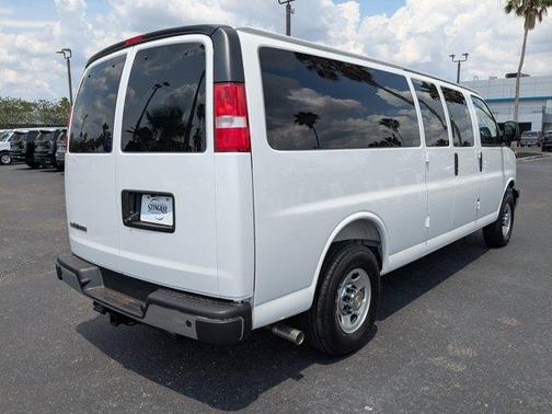 2025 Chevrolet Express 3500 LT