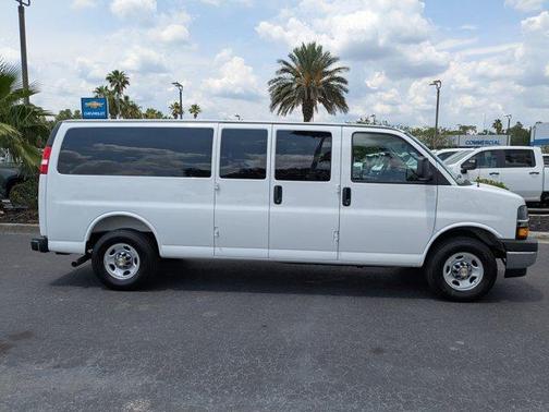 2025 Chevrolet Express 3500 LT