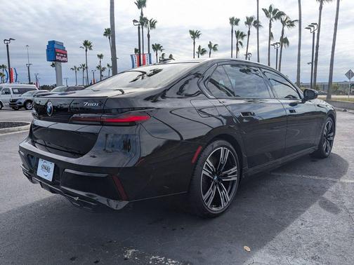 2025 BMW 760 760i xDrive