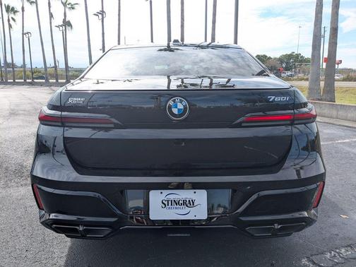 2025 BMW 760 760i xDrive