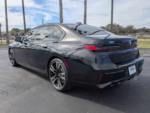 2025 BMW 760 760i xDrive