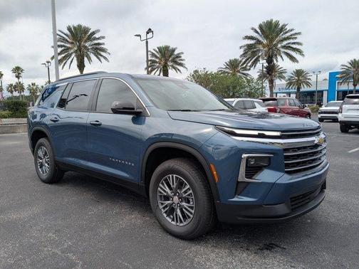 2025 Chevrolet Traverse LT