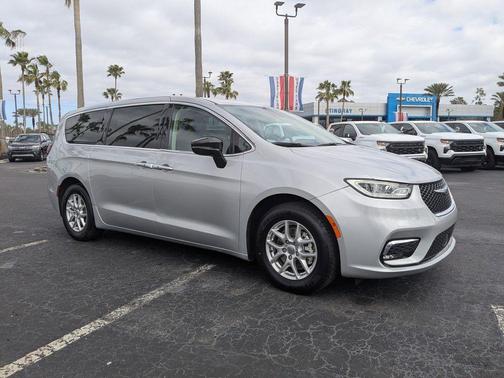 2024 Chrysler Pacifica Touring-L