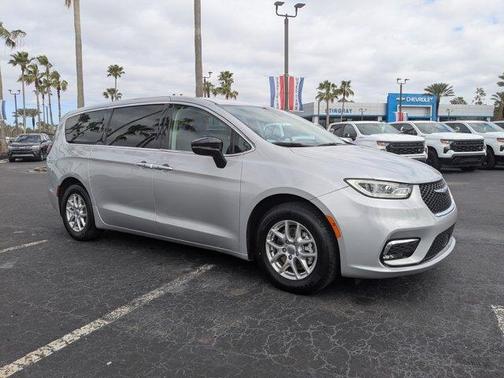 2024 Chrysler Pacifica Touring-L