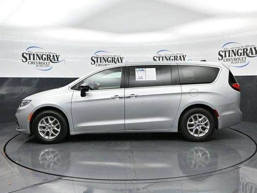 2024 Chrysler Pacifica Touring-L