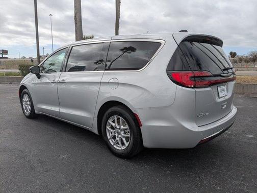 2024 Chrysler Pacifica Touring-L