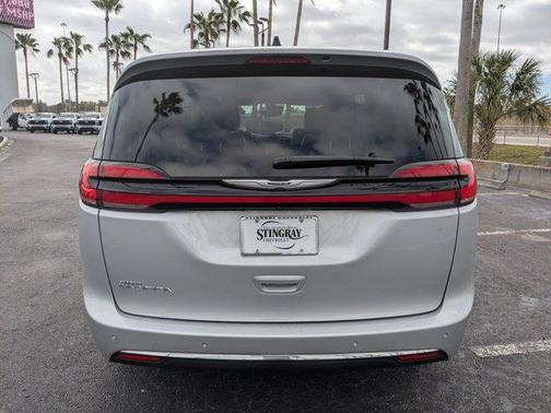 2024 Chrysler Pacifica Touring-L