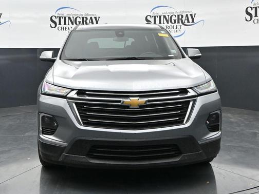 Sterling Gray Metallic 2023 Chevrolet Traverse LT Leather