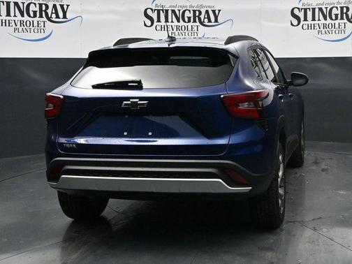 Blue Glow Metallic 2024 Chevrolet Trax LT