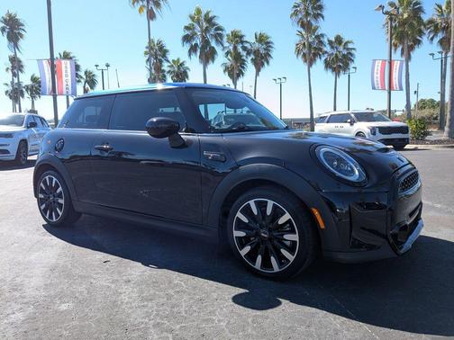 2023 MINI Hardtop Cooper