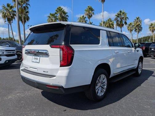 2024 GMC Yukon XL SLT