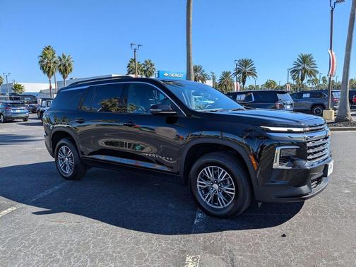 2025 Chevrolet Traverse LT