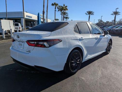 2022 Toyota Camry Hybrid LE