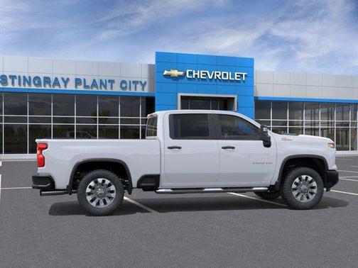 Summit White 2026 Chevrolet Silverado 2500 Custom