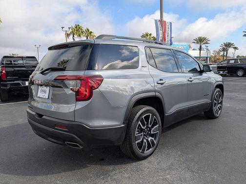 2021 GMC Acadia SLT