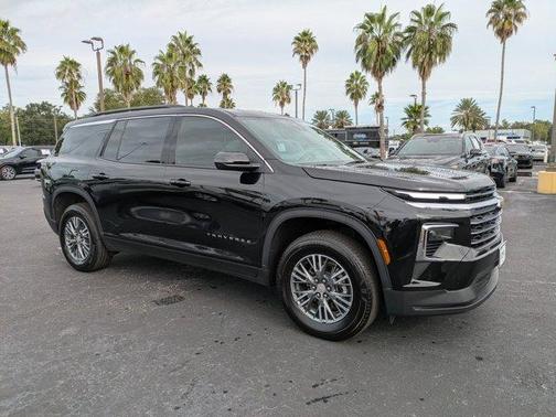 2025 Chevrolet Traverse LT