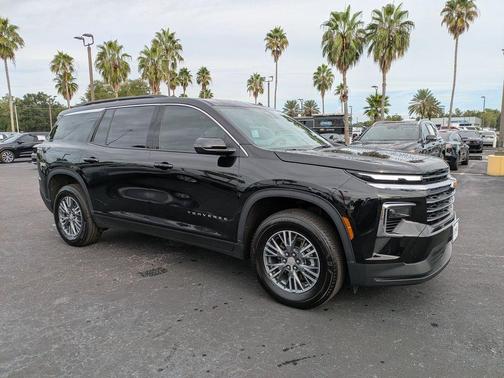 2025 Chevrolet Traverse LT