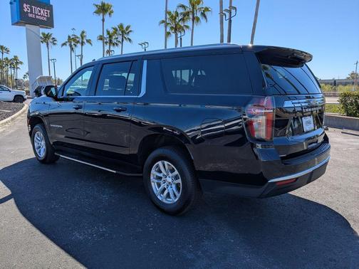 2024 Chevrolet Suburban LT