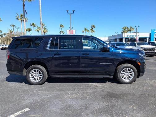 2024 Chevrolet Suburban LT