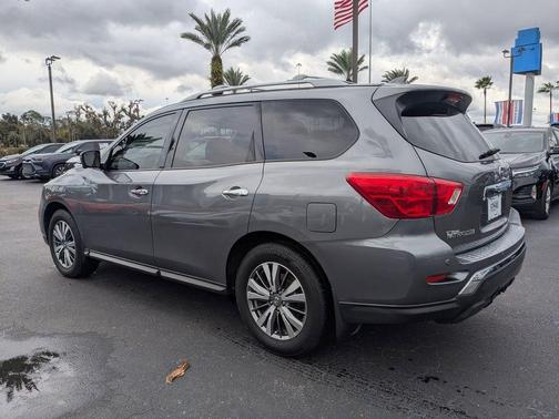 2020 Nissan Pathfinder SL