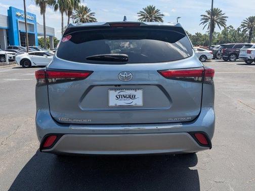 2022 Toyota Highlander Platinum
