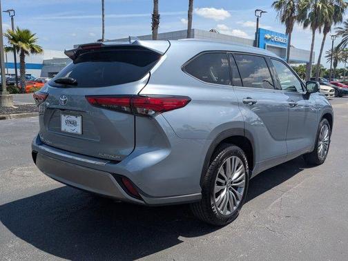 2022 Toyota Highlander Platinum