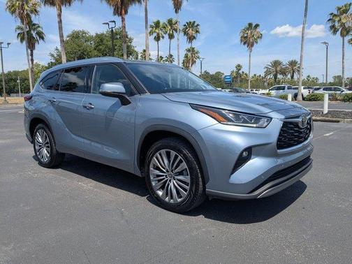 2022 Toyota Highlander Platinum