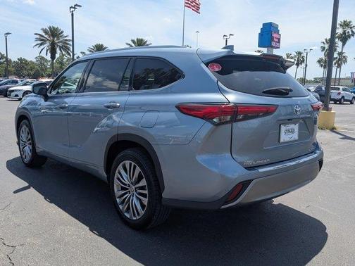 2022 Toyota Highlander Platinum