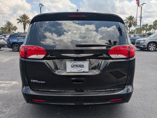 2023 Chrysler Voyager LX