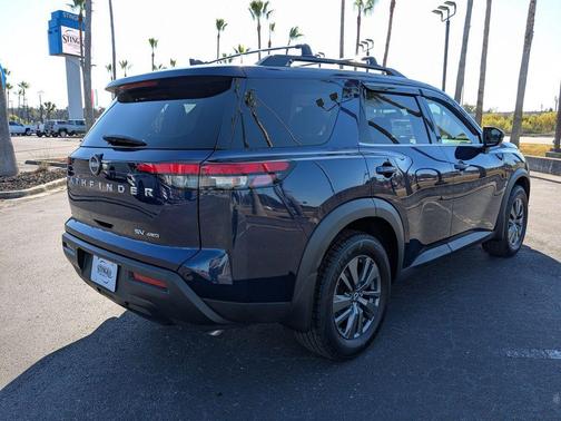 2022 Nissan Pathfinder SV