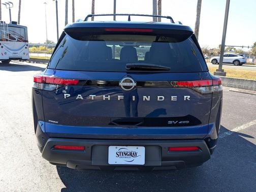2022 Nissan Pathfinder SV
